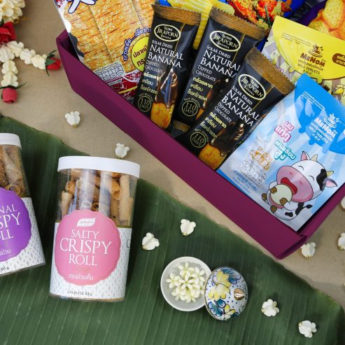 Heap Brand welcome box exclusvie for subscribers include local Thai snacks such as coconut rolls, dried bananas and milk tablets.