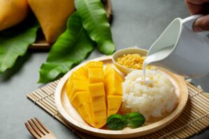thai mango sticky rice with ripe mango and coconut sauce